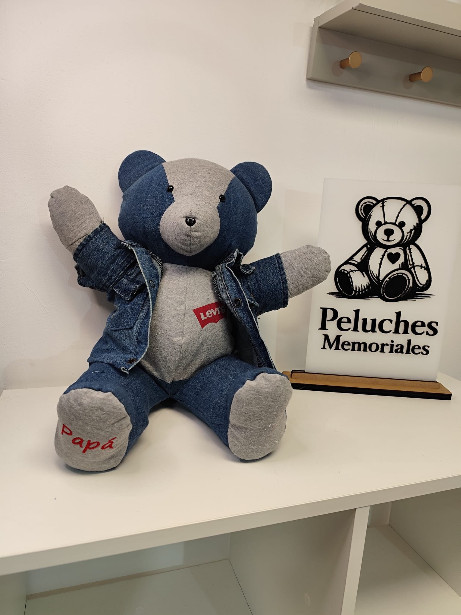 Osito memorial Teddy Levis chaqueta vaquera